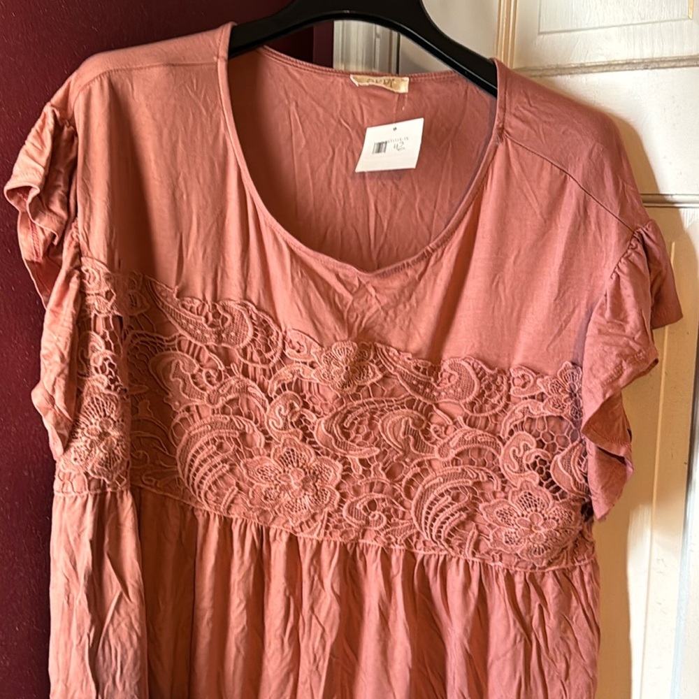 Mauve colored Oddy boutique short sleeve top. New with tags